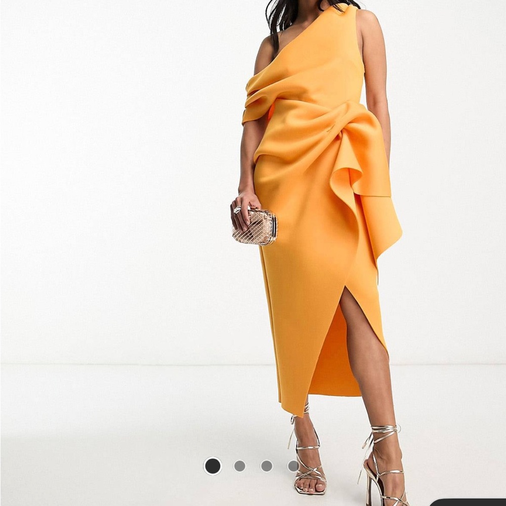 Fallen-shoulder tuck body midi dress